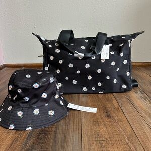 NEW Alice + Olivia Black Daisy travel Bag and Hat Set